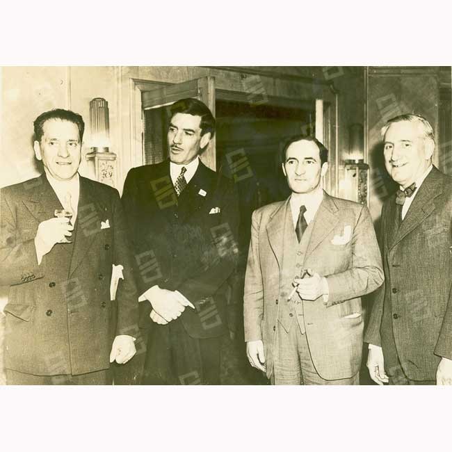 Manuel de Irujo, Armando Cortesao, José Antonio Agirre y Carles Pi i Sunyer, algunas de las personalidades que constituían el núcleo de las fuerzas antifranquistas en Londres (1945).