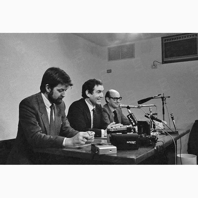 José Ramón Beloki, el Lehendakari Garaikoetxea y Pedro Luis Uriarte, en la rueda de prensa.