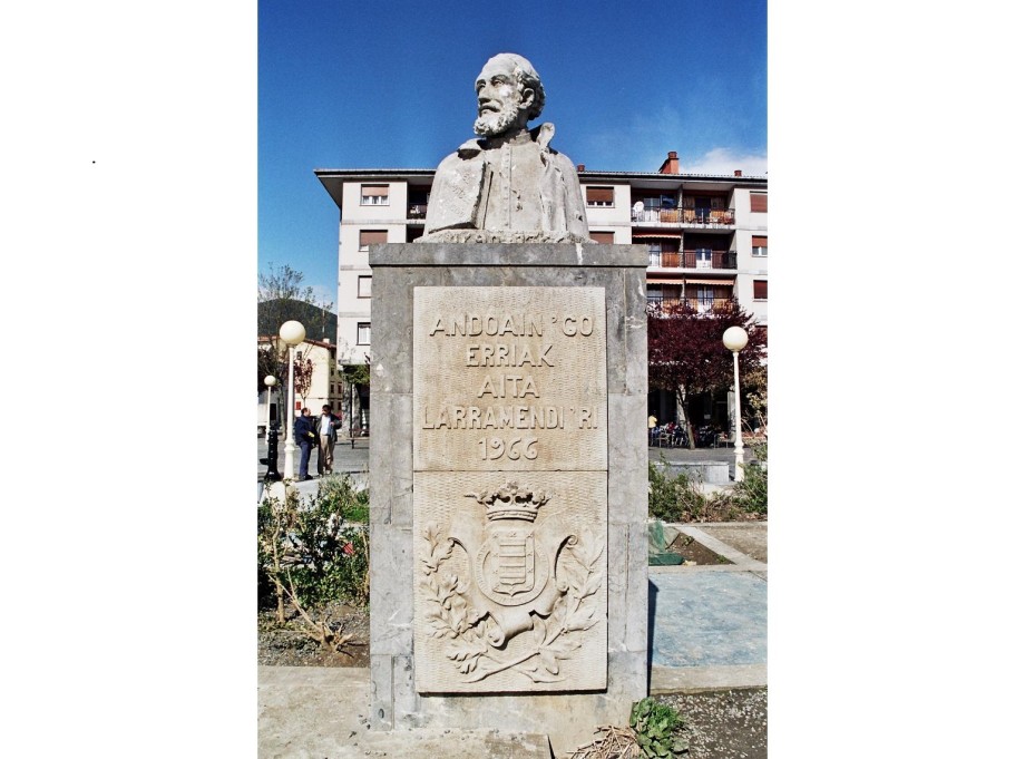 Monumento a Manuel de Larramendi en Andoain (Auñamendi)