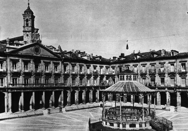 El Ayuntamiento de Vitoria-Gasteiz en los años 20 del pasado siglo.