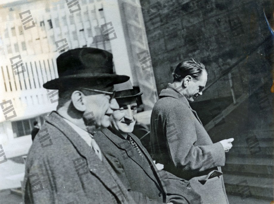 Agirre lehendakaria Robert Schumanekin batera Berlinen, 1956an.