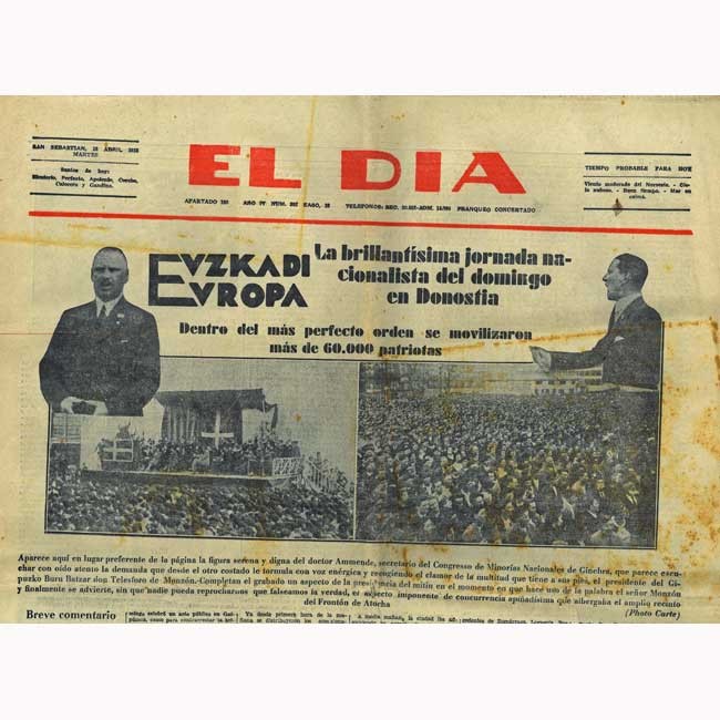 Irudian, 1933ko apirilaren 18ko El Día egunkariaren azala ikus daiteke. Bertan, bigarren Aberri Egunaren ospakizuna dela eta, Atotxako zelaian egindako ekitaldien berri eman zen.